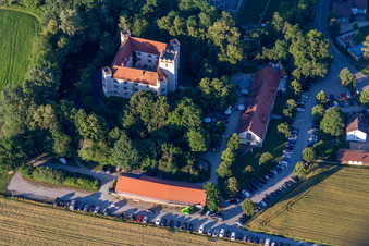 Vue aérienne de Château, Schlossbräu Mariakirchen à le quartier Mariakirchen in Arnstorf dans le département Bavière, Allemagne