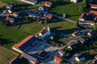 Vue aérienne de Église filiale de Saint-Étienne en Obergrafendorf à le quartier Obergrafendorf in Roßbach dans le département Bavière, Allemagne