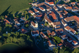Vue aérienne de Saint Michel en Münchsdorf à le quartier Münchsdorf in Roßbach dans le département Bavière, Allemagne