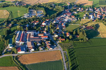 Vue aérienne de Vue du village depuis le sud-ouest à Roßbach dans le département Bavière, Allemagne