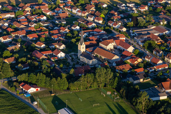 Vue aérienne de Saint-Barthélemy en Pörndorf à le quartier Pörndorf in Aldersbach dans le département Bavière, Allemagne
