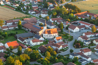 Vue aérienne de Église paroissiale de Saint-Laurent, Buchhofen à Buchhofen dans le département Bavière, Allemagne
