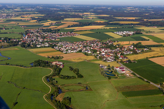 Vue aérienne de Quartier Loizenkirchen in Aham dans le département Bavière, Allemagne