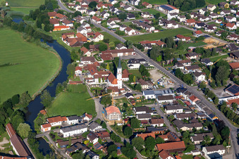 Vue aérienne de Saint-Gilles à Aham dans le département Bavière, Allemagne