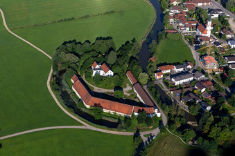 Vue aérienne de Verrouillage à Aham dans le département Bavière, Allemagne