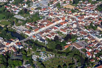 Vue aérienne de Place de la ville à Vilsbiburg dans le département Bavière, Allemagne