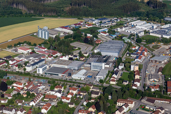 Vue aérienne de Zone industrielle Industriestraße à Vilsbiburg dans le département Bavière, Allemagne