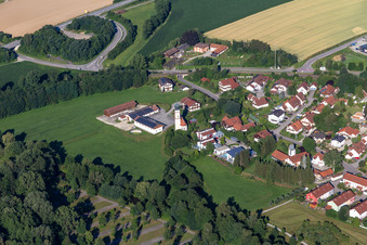 Vue aérienne de Saint Nicolas à Vilsbiburg dans le département Bavière, Allemagne
