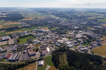 Vue aérienne de Zone industrielle de la Landshuter Straße à Vilsbiburg dans le département Bavière, Allemagne