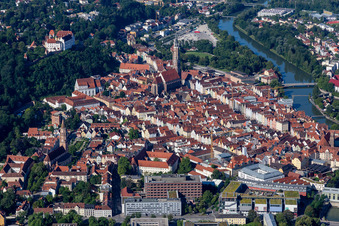 Vue aérienne de Nouvelle ville et vieille ville Landshut à Landshut dans le département Bavière, Allemagne