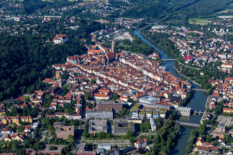 Vue aérienne de Nouvelle ville et vieille ville Landshut à Landshut dans le département Bavière, Allemagne