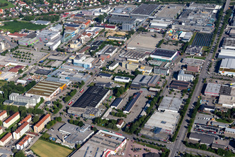 Vue aérienne de Centre de chaussures SIEMES Landshut près d'Ergolding à Landshut dans le département Bavière, Allemagne
