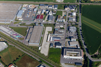 Vue aérienne de Centre Porsche de Landshut à Ergolding dans le département Bavière, Allemagne