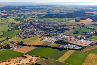 Vue aérienne de Neufahrn au Nouveau-Brunswick à le quartier Neufahrn in  NB in Neufahrn in Niederbayern dans le département Bavière, Allemagne
