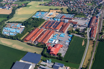 Vue oblique de Zone industrielle de Neufahrn-Süd avec ERLUS AG à le quartier Neufahrn in  NB in Neufahrn in Niederbayern dans le département Bavière, Allemagne