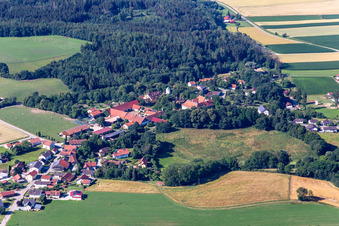 Vue aérienne de Palais Hofberg en Oberköllnbach à le quartier Oberköllnbach in Postau dans le département Bavière, Allemagne