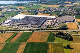 Vue aérienne de BMW Usine 2.70 et 2.71 Dynamic Center à le quartier Höfen in Dingolfing dans le département Bavière, Allemagne