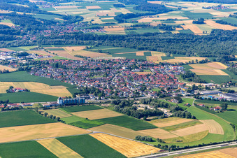 Vue aérienne de Quartier Kronwieden in Loiching dans le département Bavière, Allemagne