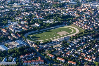 Vue aérienne de Piste de courses de harnais Straubing à Straubing dans le département Bavière, Allemagne