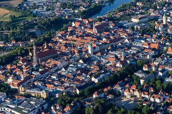 Vue aérienne de Vieille ville à le quartier Frauenbründl in Straubing dans le département Bavière, Allemagne
