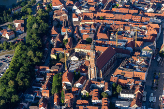 Vue aérienne de Basilique Saint-Jacques à Straubing dans le département Bavière, Allemagne
