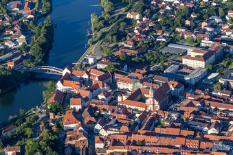 Vue aérienne de Bureau des impôts Straubing à Straubing dans le département Bavière, Allemagne
