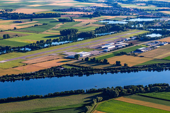 Photographie aérienne de Aéroport de Straubing-Wallmühle à Atting dans le département Bavière, Allemagne