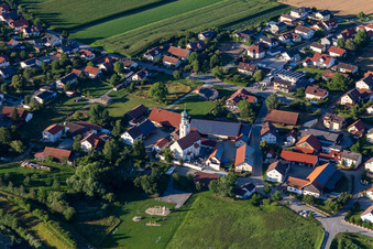 Vue aérienne de Église en Kößnach à le quartier Kößnach in Kirchroth dans le département Bavière, Allemagne