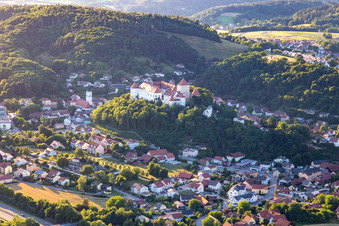 Vue aérienne de Vue de la ville depuis le sud-est à le quartier Hungersdorf in Wörth an der Donau dans le département Bavière, Allemagne