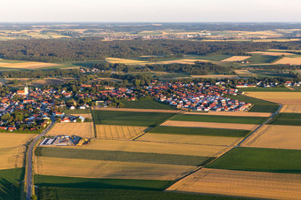 Vue aérienne de Sünching dans le département Bavière, Allemagne