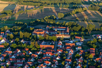 Vue aérienne de Château Sünching à Sünching dans le département Bavière, Allemagne