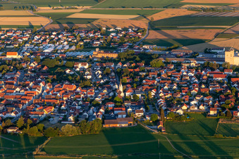 Vue aérienne de Vue de la ville depuis le nord-ouest à Geiselhöring dans le département Bavière, Allemagne
