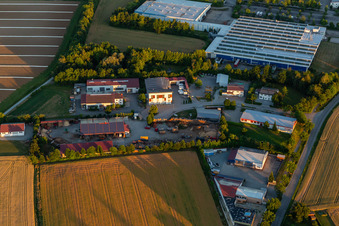 Vue aérienne de Zone industrielle de la Hadersbacher Straße à Geiselhöring dans le département Bavière, Allemagne