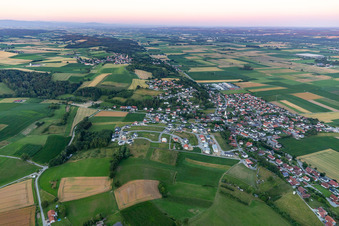 Vue oblique de Moosthenning dans le département Bavière, Allemagne