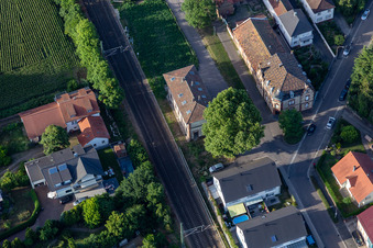 Vue aérienne de Ancienne gare à Rheinzabern dans le département Rhénanie-Palatinat, Allemagne