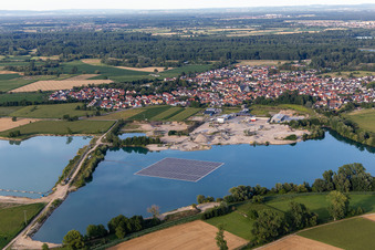 Vue aérienne de Système photovoltaïque flottant à Leimersheim dans le département Rhénanie-Palatinat, Allemagne