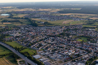 Vue aérienne de Quartier Karlsdorf in Karlsdorf-Neuthard dans le département Bade-Wurtemberg, Allemagne