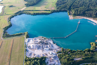 Vue aérienne de Gravière Karlsdorf-Neuthard avec KRK Karlsdorfer Rheinsand- und Kiesgewinnungs-GmbH à le quartier Karlsdorf in Karlsdorf-Neuthard dans le département Bade-Wurtemberg, Allemagne