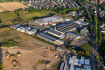 Vue oblique de Zone industrielle Siemensstraße avec Hartmann & König Stromzuführungs AG et Tombor GmbH à le quartier Neudorf in Graben-Neudorf dans le département Bade-Wurtemberg, Allemagne