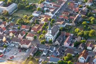 Vue aérienne de Saint-Pierre en Huttenheim à le quartier Huttenheim in Philippsburg dans le département Bade-Wurtemberg, Allemagne