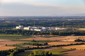 Vue aérienne de TransnetBW GmbH, sous-station à courant continu sur le site de l'ancienne EnBW Kernkraft GmbH (EnKK), Philippsburg à Philippsburg dans le département Bade-Wurtemberg, Allemagne