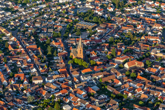 Vue aérienne de Saint-Guy à le quartier Rheinsheim in Philippsburg dans le département Bade-Wurtemberg, Allemagne