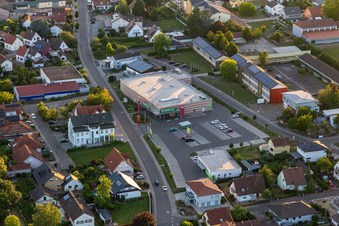 Vue aérienne de Marché frais de Wasgau Lustadt à le quartier Niederlustadt in Lustadt dans le département Rhénanie-Palatinat, Allemagne