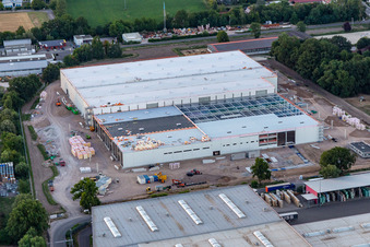 Vue aérienne de Agrandissement du nouvel entrepôt central de Hornbach à le quartier Dreihof in Essingen dans le département Rhénanie-Palatinat, Allemagne