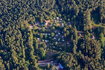 Vue aérienne de Naturfreundehaus Bethof Vorderweidental, camping et restaurant à le quartier Lauterschwan in Vorderweidenthal dans le département Rhénanie-Palatinat, Allemagne