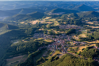 Vue aérienne de Du sud-est à le quartier Gossersweiler in Gossersweiler-Stein dans le département Rhénanie-Palatinat, Allemagne