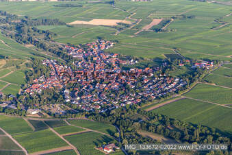 Vue aérienne de Ilbesheim bei Landau dans le département Rhénanie-Palatinat, Allemagne