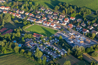 Vue aérienne de Camping dans le Klingbachtal à le quartier Ingenheim in Billigheim-Ingenheim dans le département Rhénanie-Palatinat, Allemagne