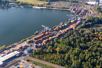 Vue aérienne de Contargo Wörth-Karlsruhe GmbH dans le port à conteneurs à le quartier Maximiliansau in Wörth am Rhein dans le département Rhénanie-Palatinat, Allemagne