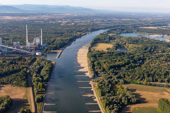 Vue aérienne de Épis et bancs de sable du Rhin asséchés en raison du faible niveau des eaux à 2 % à le quartier Maximiliansau in Wörth am Rhein dans le département Rhénanie-Palatinat, Allemagne